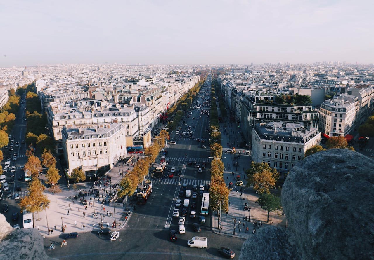 Nos Offres Captivating aerial view of Paris showcasing its iconic urban architecture on a sunny day.